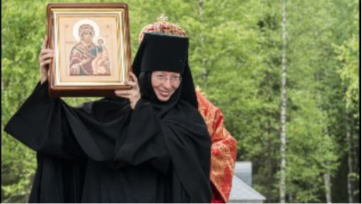 В монастырь на Истоке Волги подарили икону