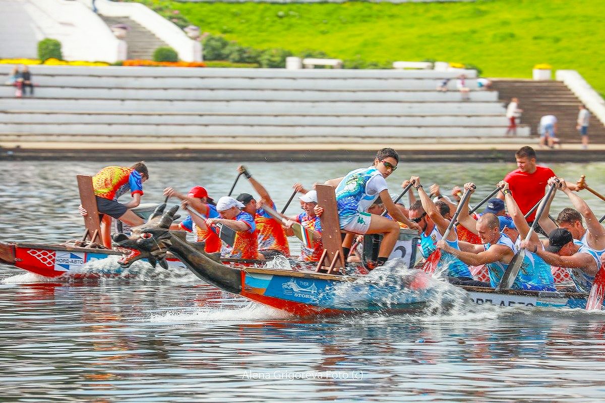 Жителей и гостей Твери приглашают на зрелищные соревнования по гребле на лодках «Дракон»